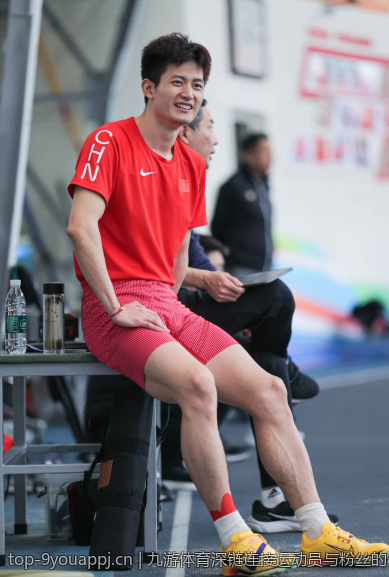 九游体育深链连接运动员与粉丝的心